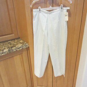 Woman's Tommy Bahama Capri Pants